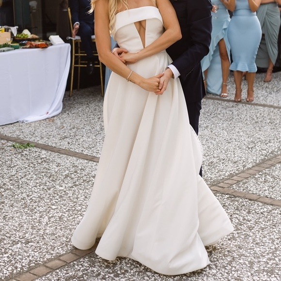 BLAKE BY LOUVIENNE WEDDING DRESS SIZE 4 - Picture 6 of 10